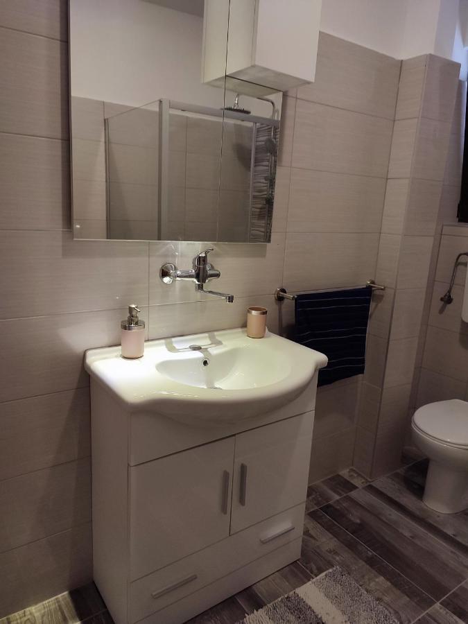 Dubravka Apartment Dinjiska Luaran gambar